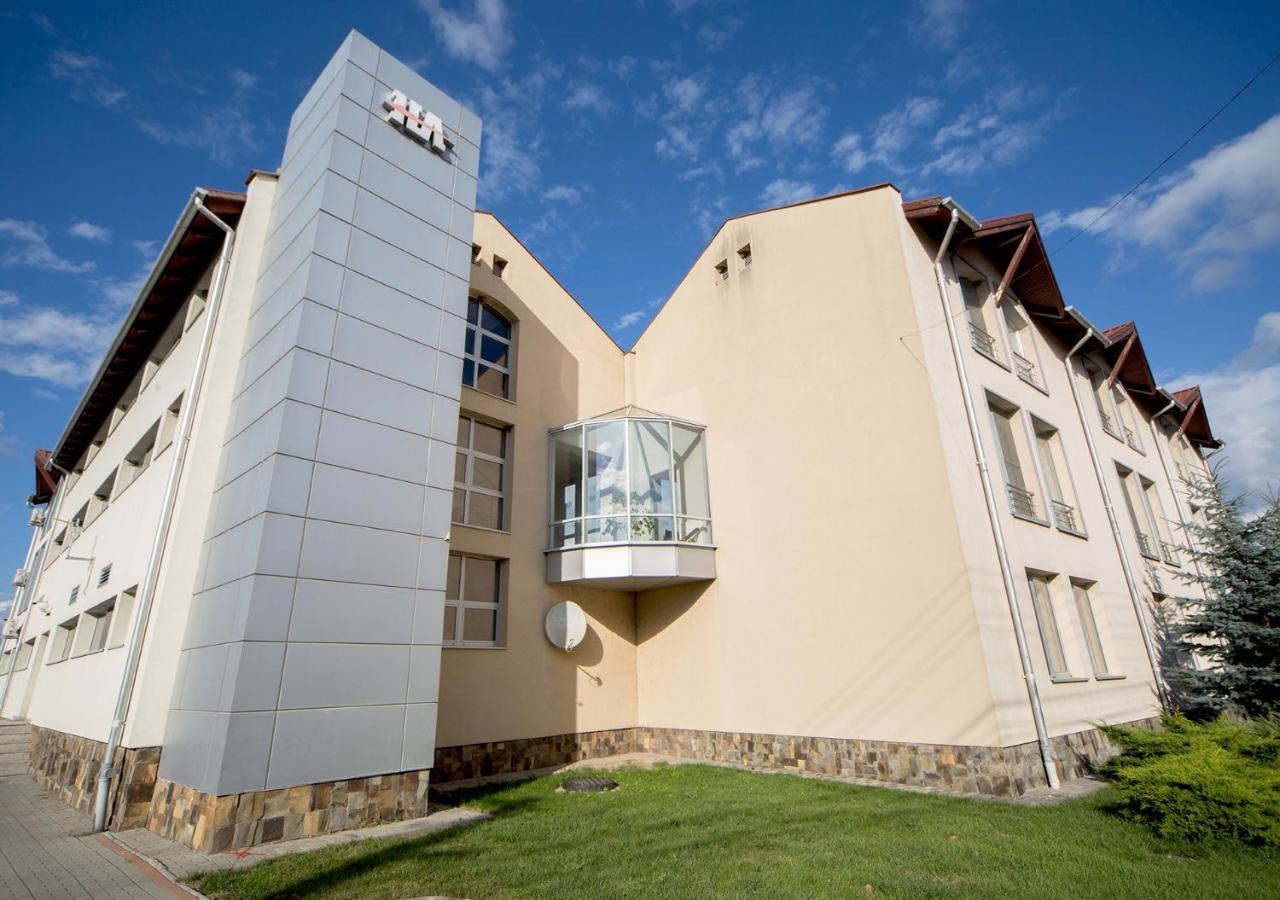 Hotel Atrium Tîrgu Secuiesc Exteriér fotografie