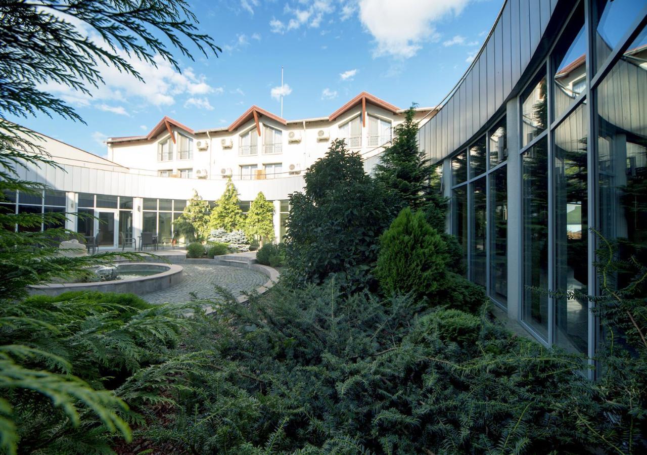 Hotel Atrium Tîrgu Secuiesc Exteriér fotografie