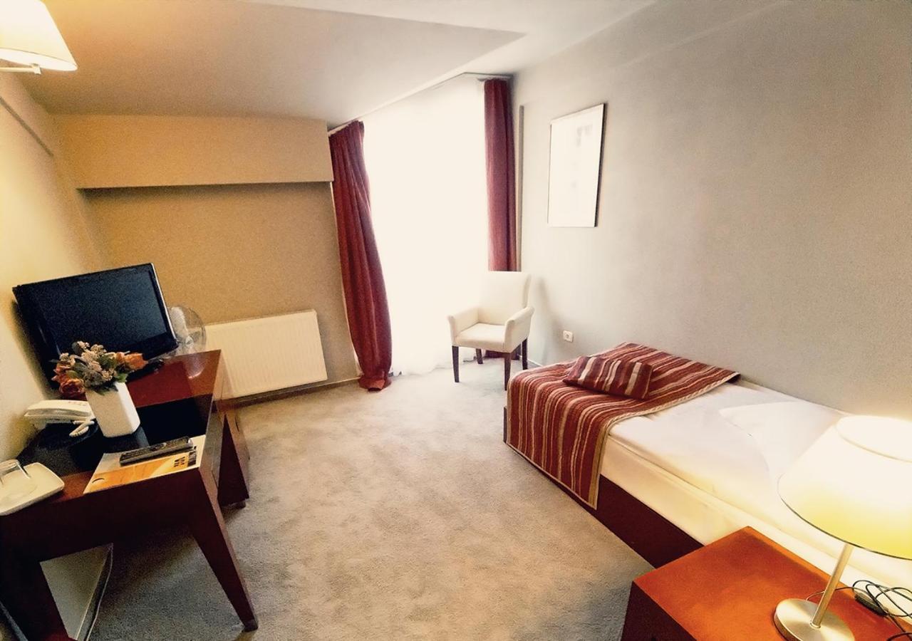 Hotel Atrium Tîrgu Secuiesc Exteriér fotografie
